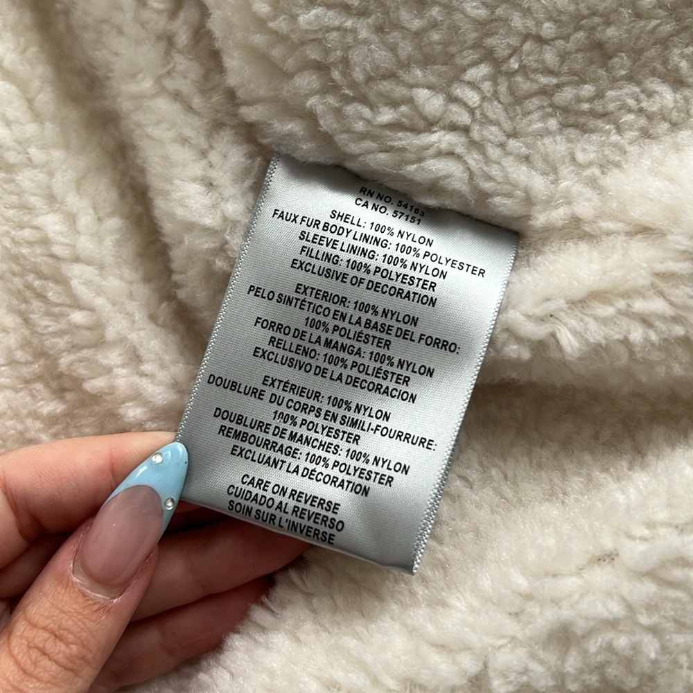 Levi's Puffer Jacket - image 4